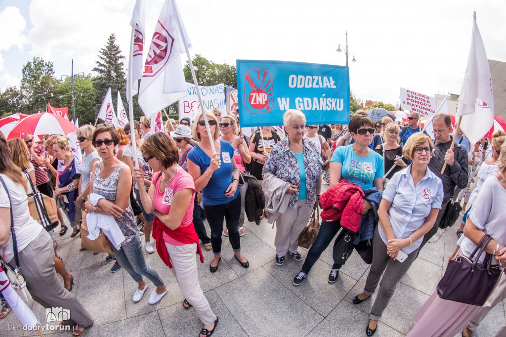 Protest nauczycieli w Toruniu
