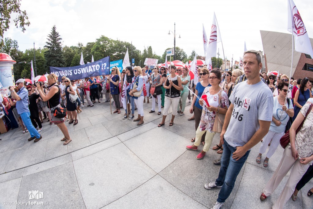 Protest nauczycieli w Toruniu