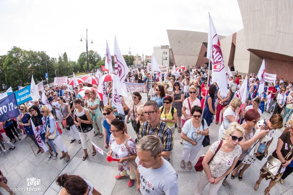 Protest nauczycieli w Toruniu