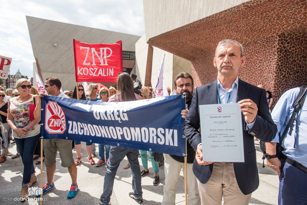 Protest nauczycieli w Toruniu