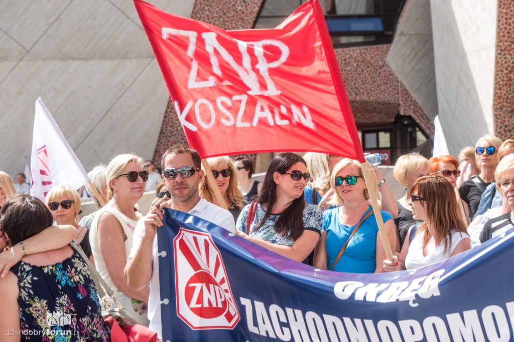 Protest nauczycieli w Toruniu