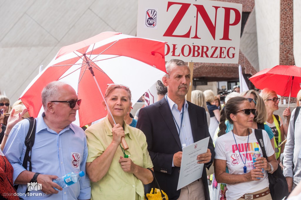 Protest nauczycieli w Toruniu
