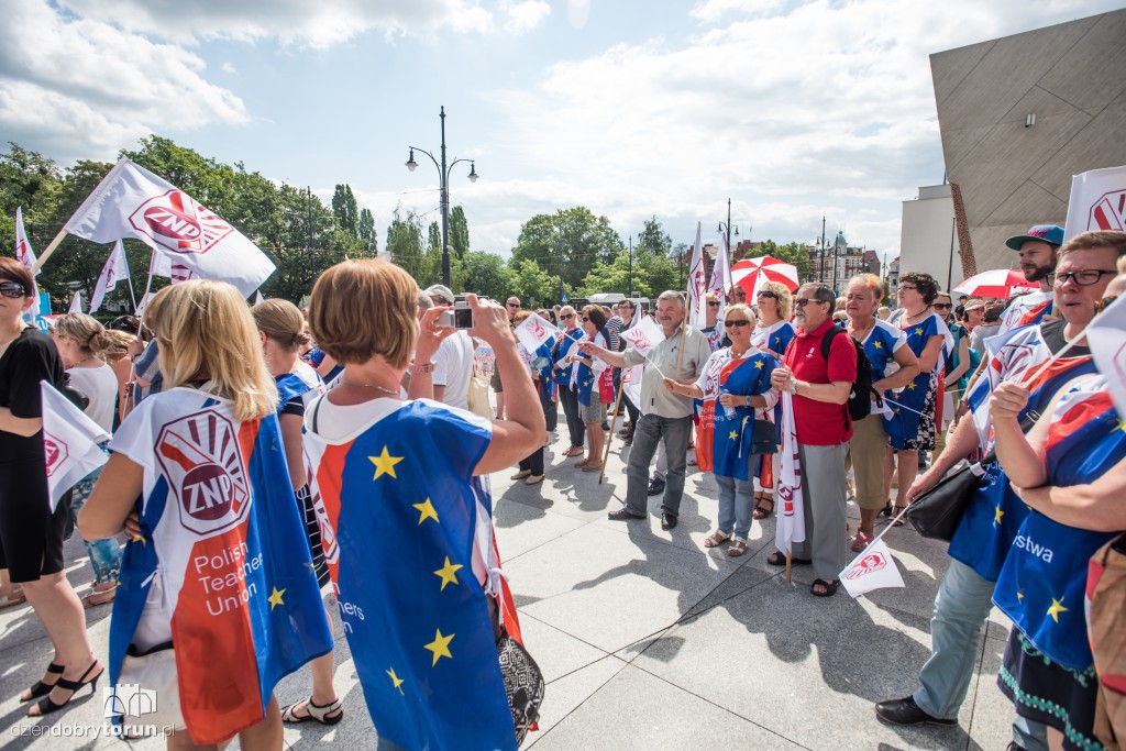 Protest nauczycieli w Toruniu