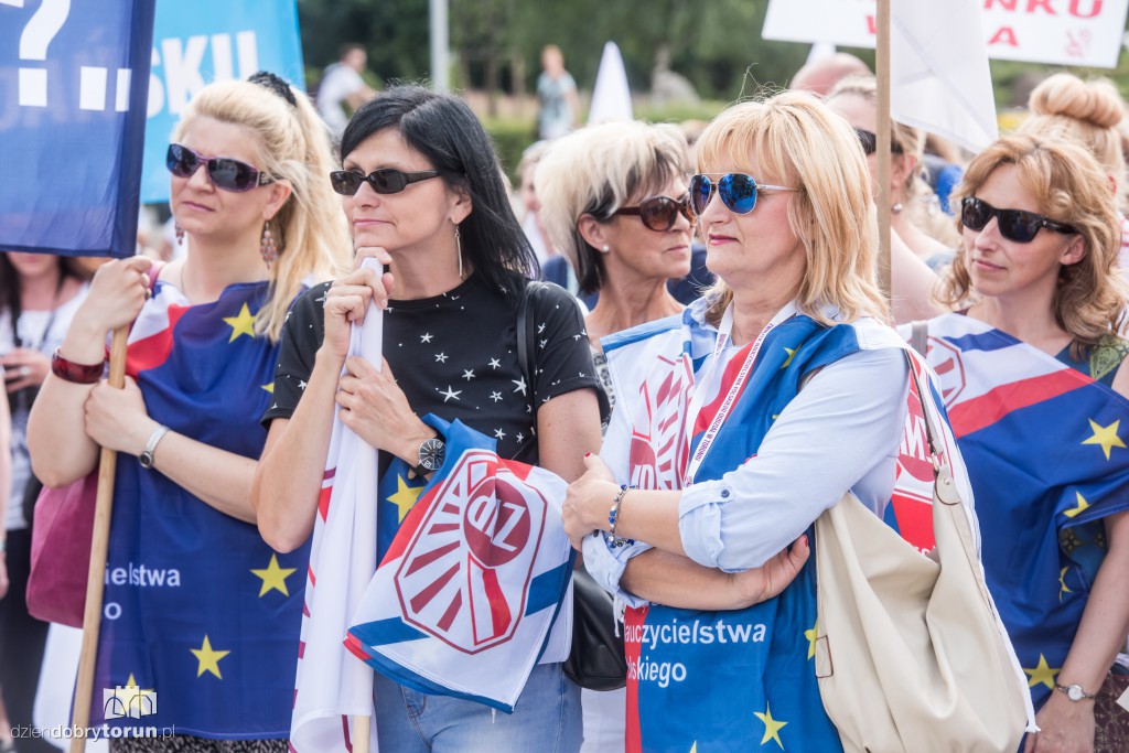 Protest nauczycieli w Toruniu