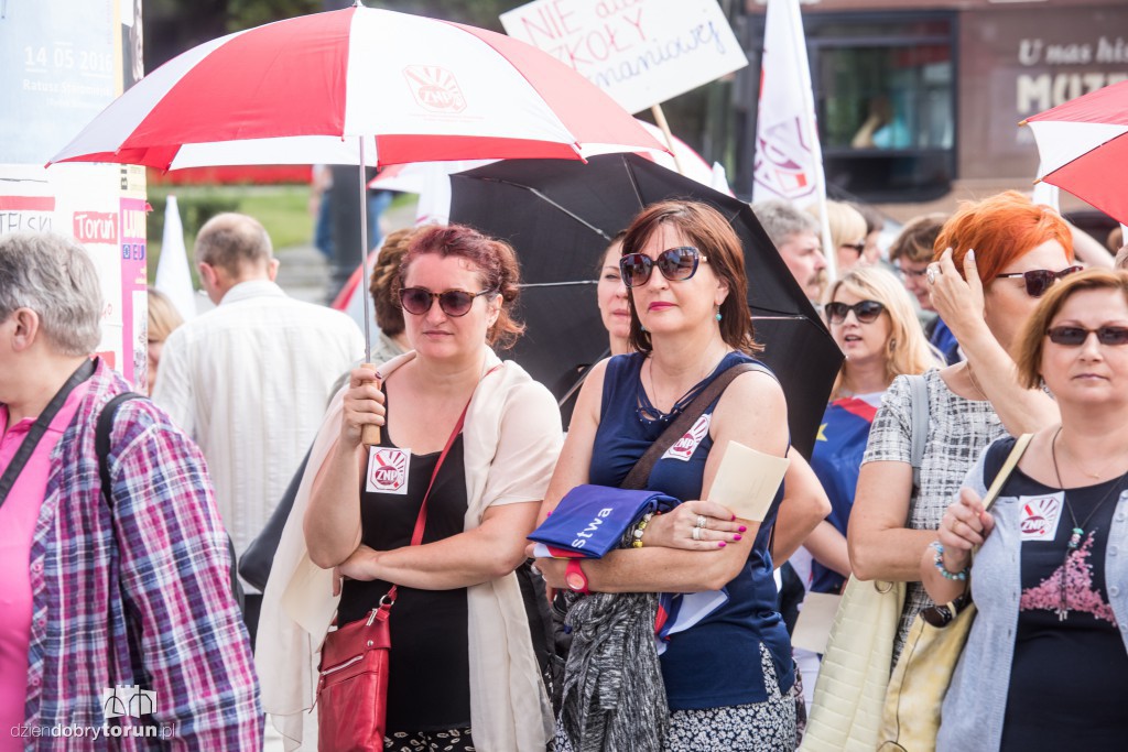 Protest nauczycieli w Toruniu