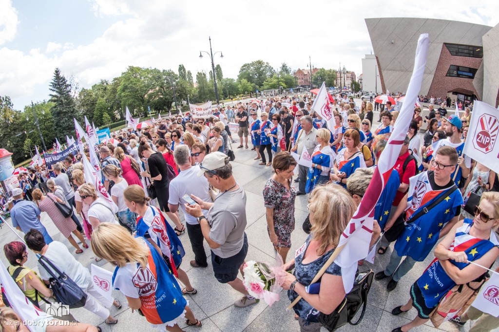 Protest nauczycieli w Toruniu