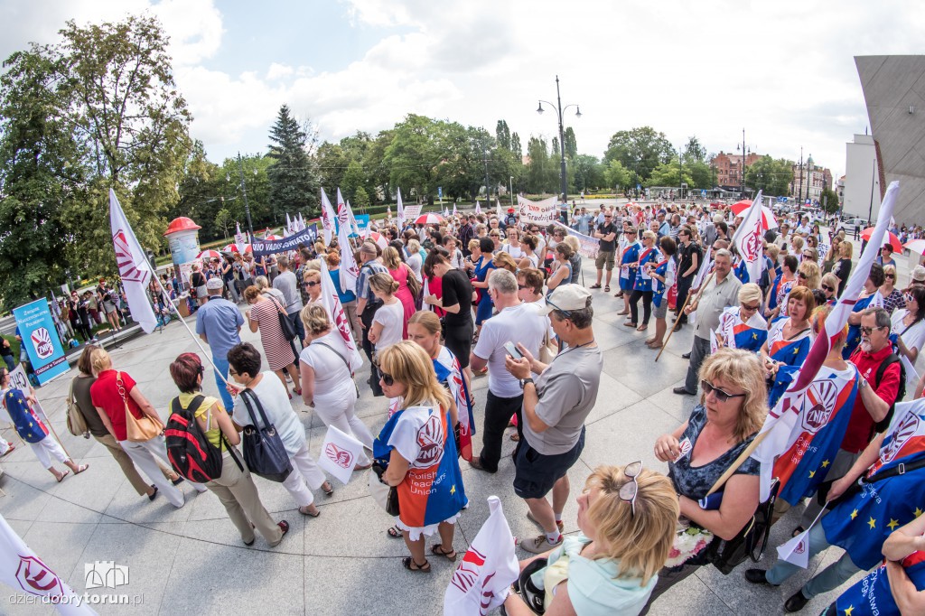 Protest nauczycieli w Toruniu