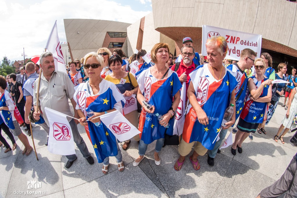 Protest nauczycieli w Toruniu