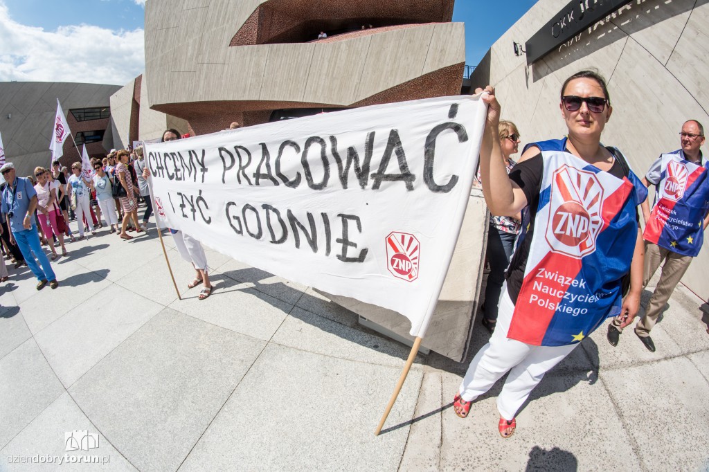 Protest nauczycieli w Toruniu