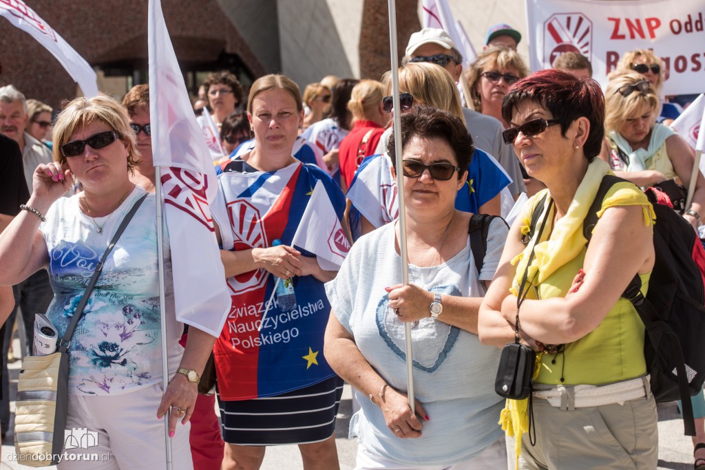 Protest nauczycieli w Toruniu