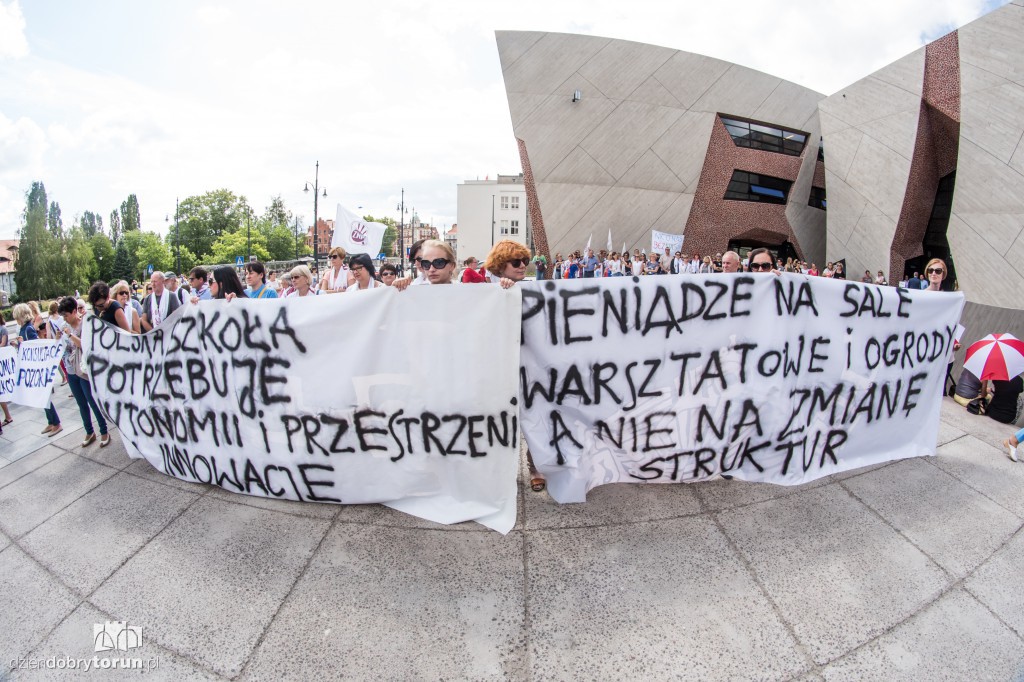 Protest nauczycieli w Toruniu
