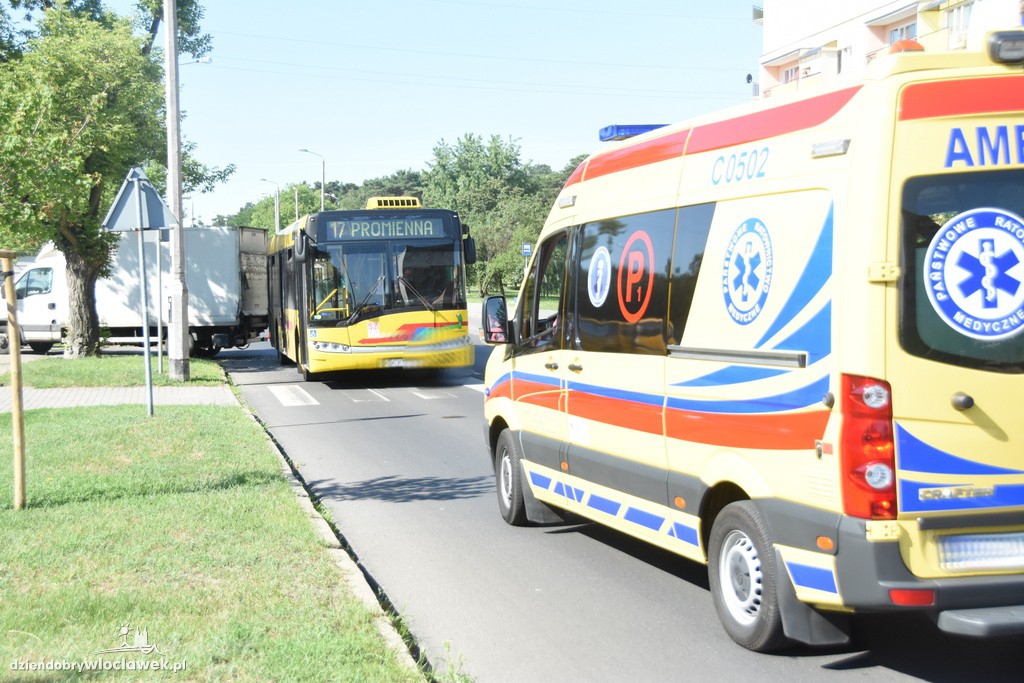 Kolizja autobusu MPK i auta dostawczego