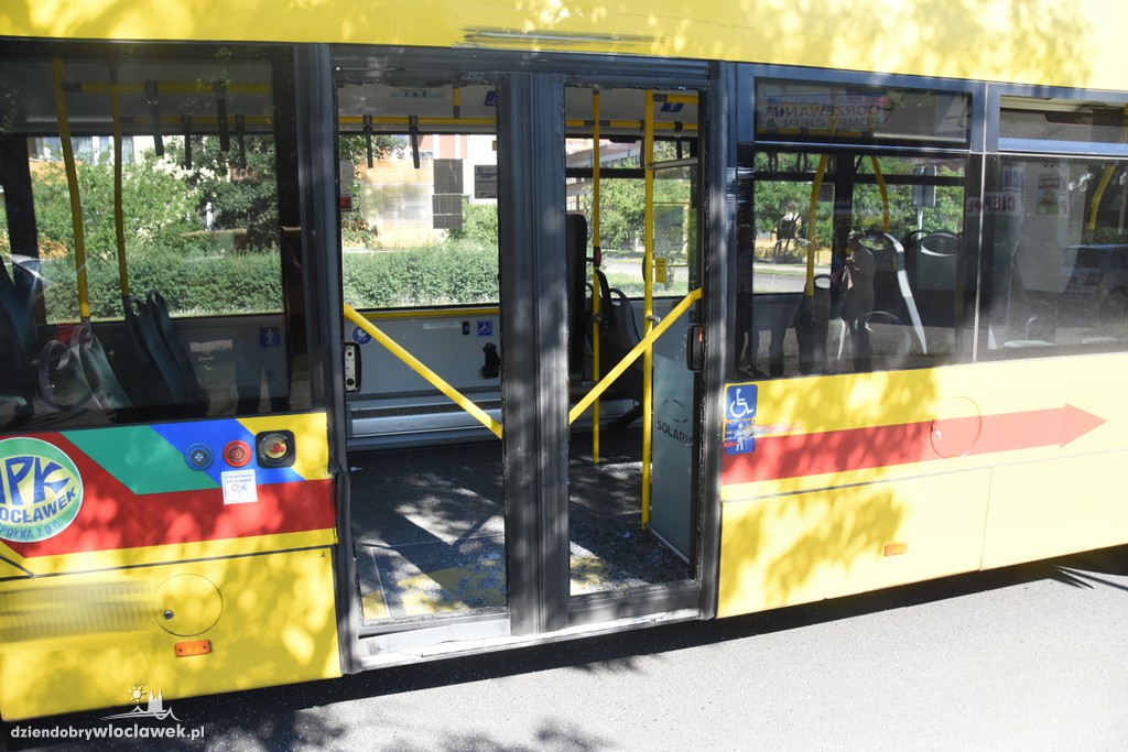 Kolizja autobusu MPK i auta dostawczego