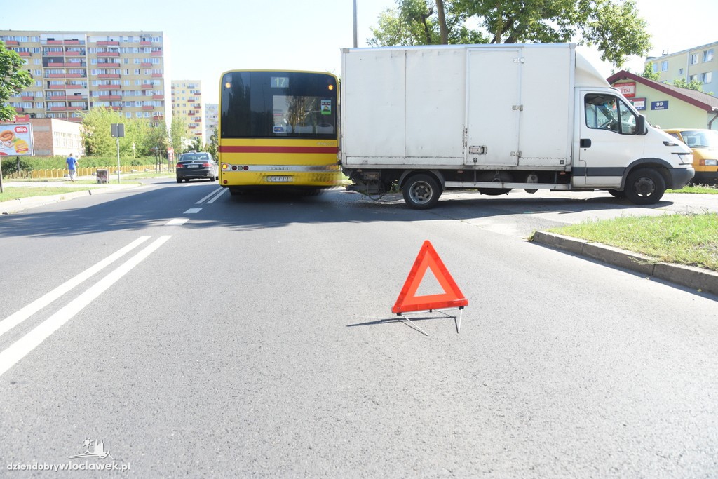 Kolizja autobusu MPK i auta dostawczego