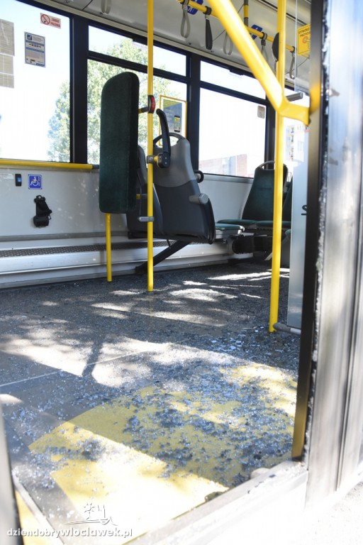 Kolizja autobusu MPK i auta dostawczego
