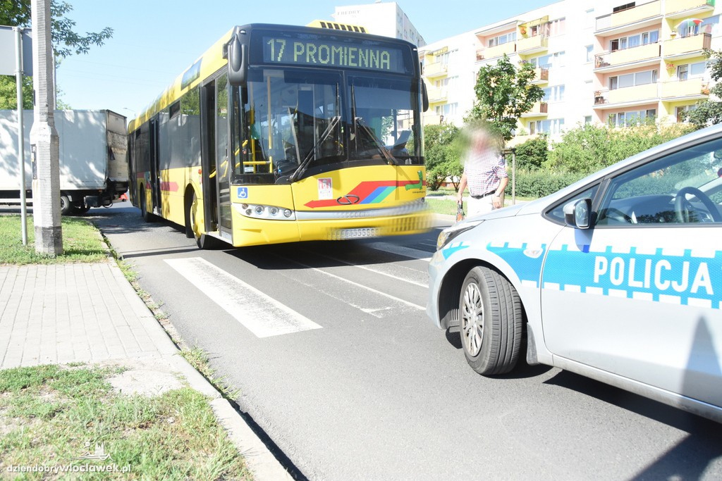 Kolizja autobusu MPK i auta dostawczego