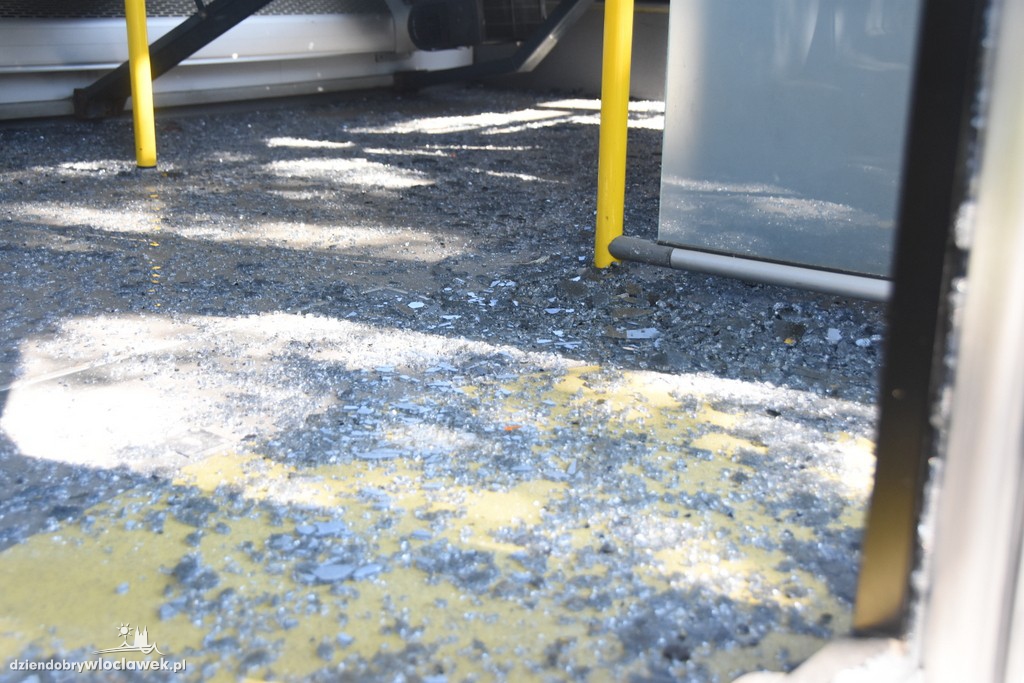 Kolizja autobusu MPK i auta dostawczego