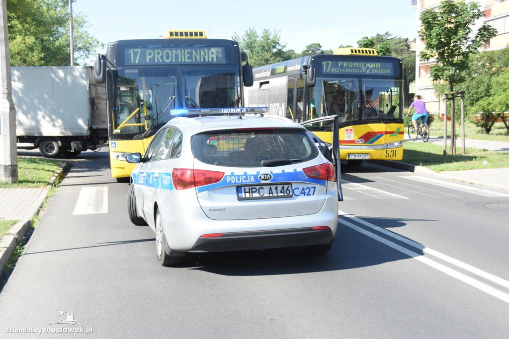 Kolizja autobusu MPK i auta dostawczego