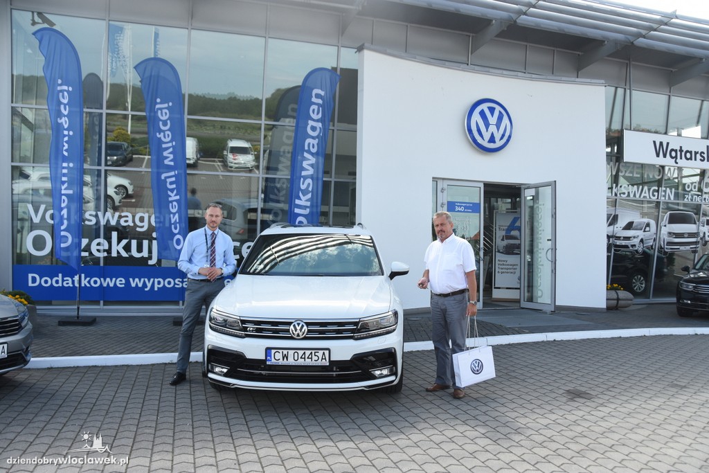 Wręczenie nagrody w salonie
