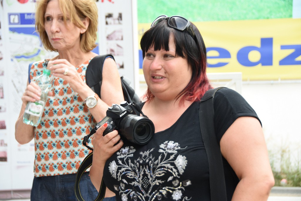 Foto Piątek z pejzażem w tle