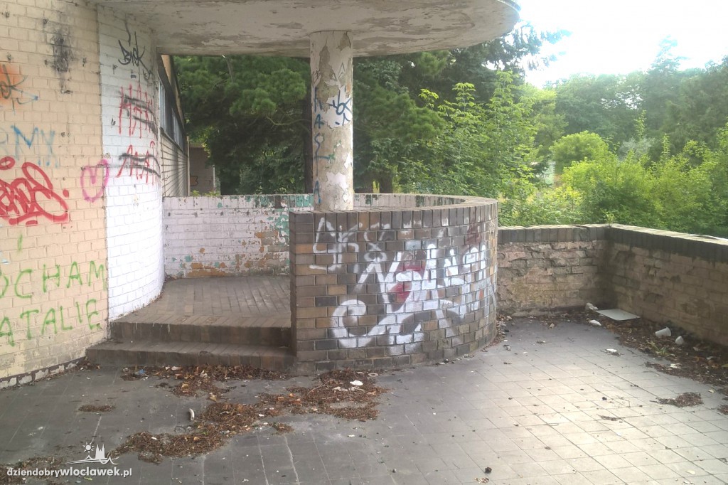 Basen w Ciechocinku od lat niszczeje