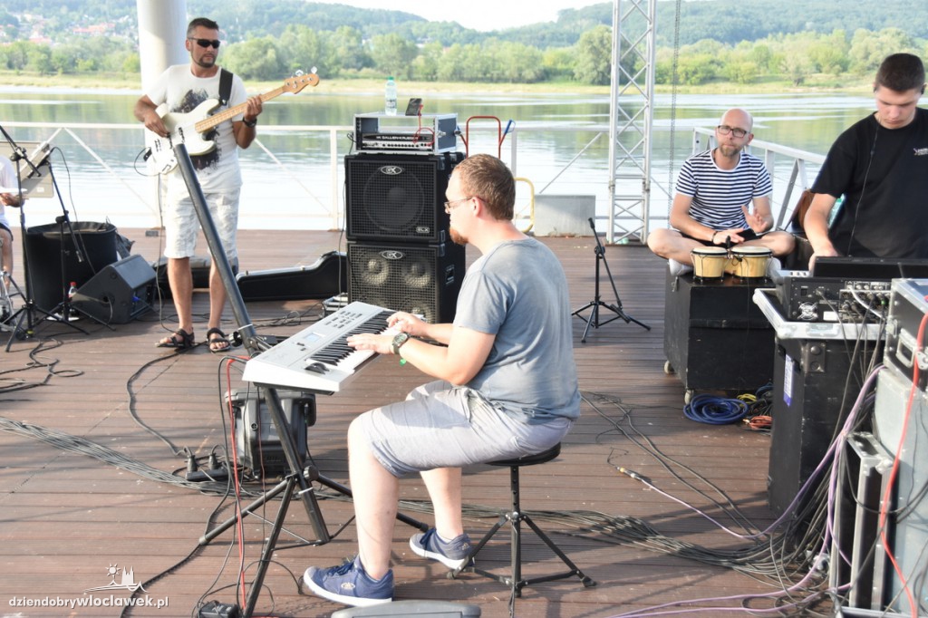 Base Brothers na pływającej scenie