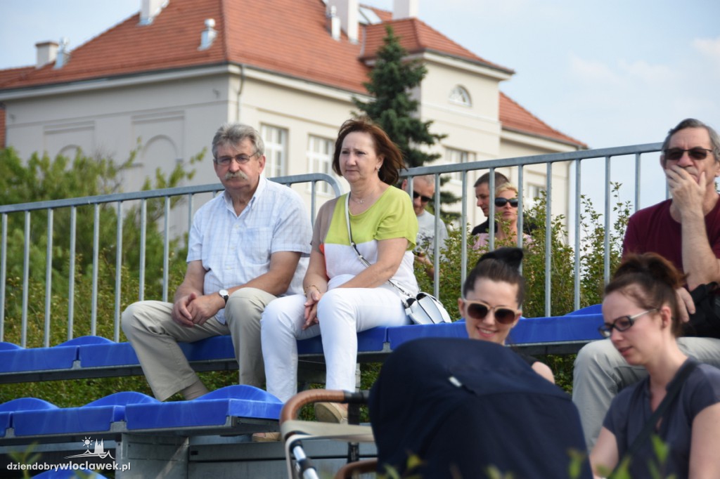Base Brothers na pływającej scenie