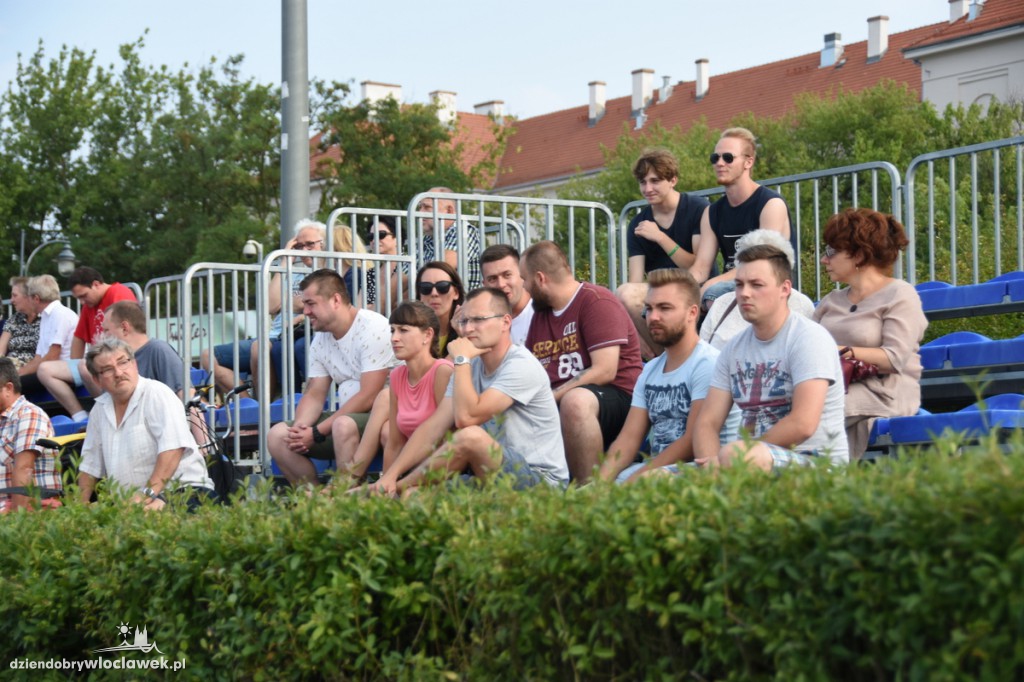 Base Brothers na pływającej scenie
