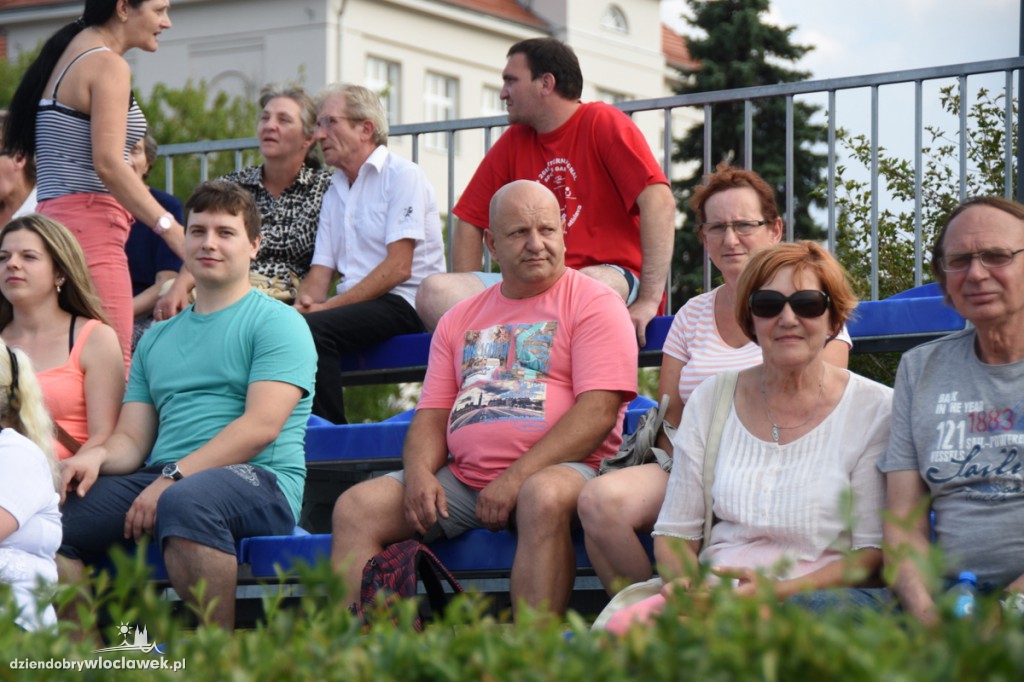 Base Brothers na pływającej scenie