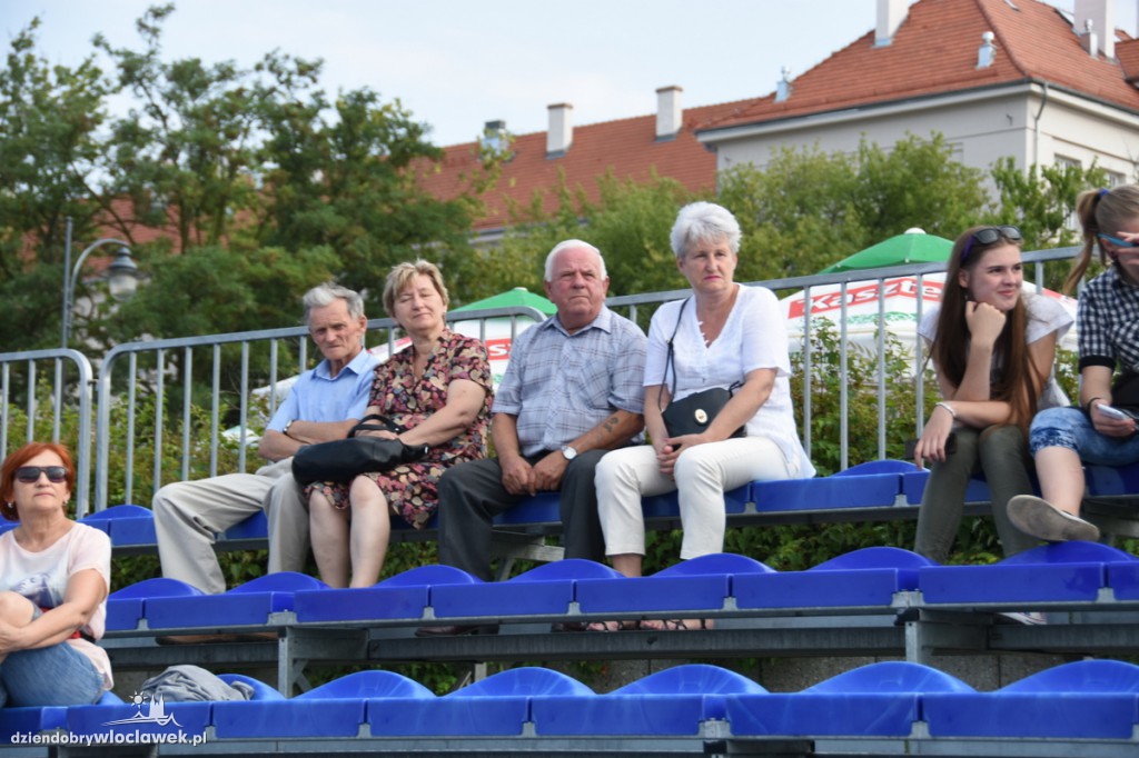 Base Brothers na pływającej scenie