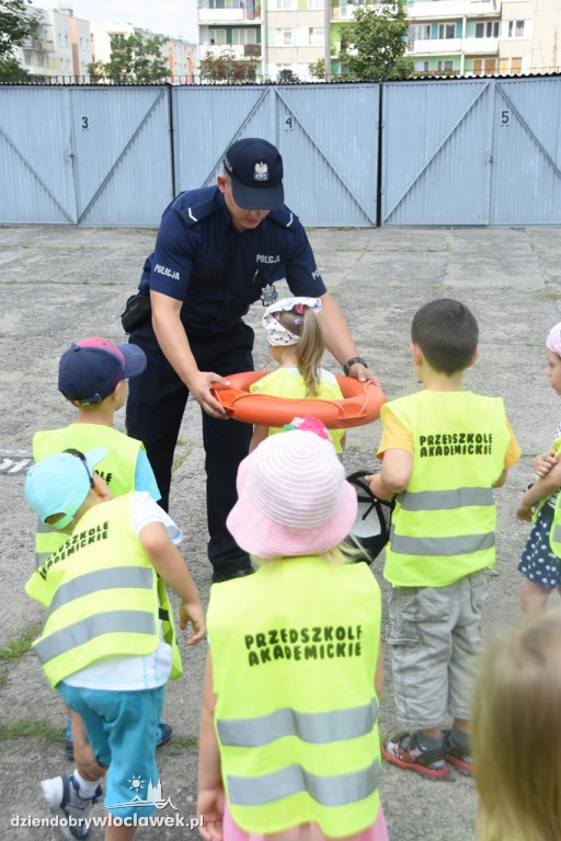 Przedszkolaki odwiedziły policję