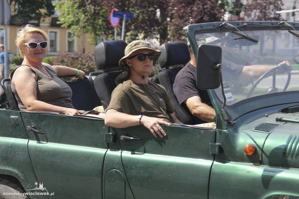 Parada pojazdów militarnych