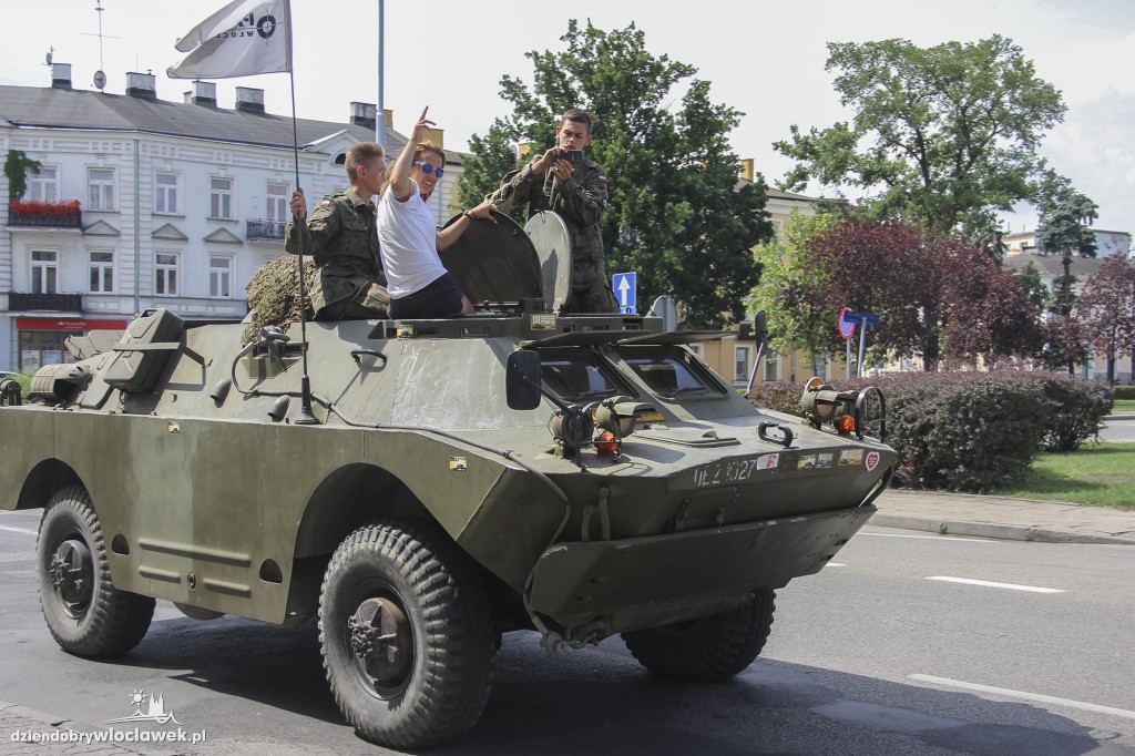 Parada pojazdów militarnych