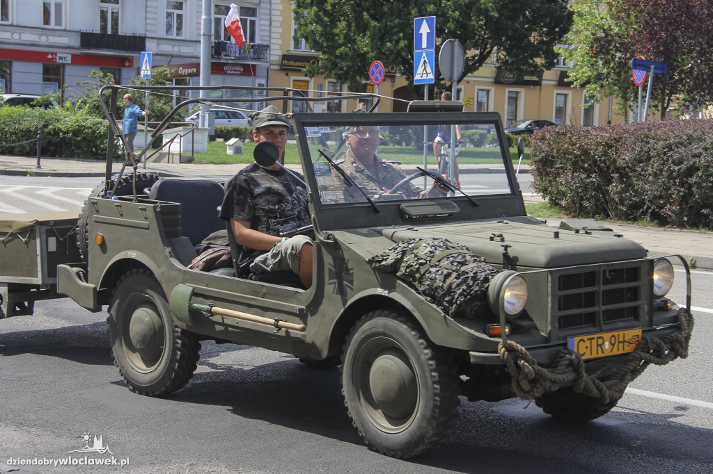 Parada pojazdów militarnych
