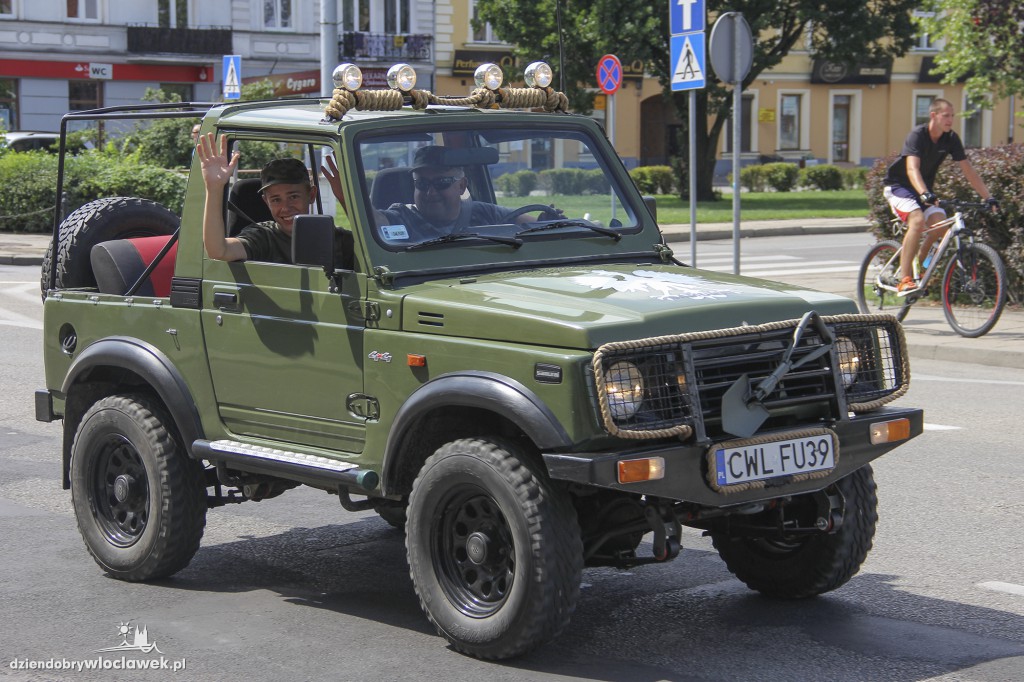 Parada pojazdów militarnych