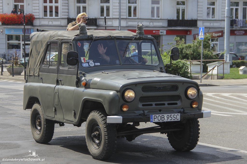 Parada pojazdów militarnych