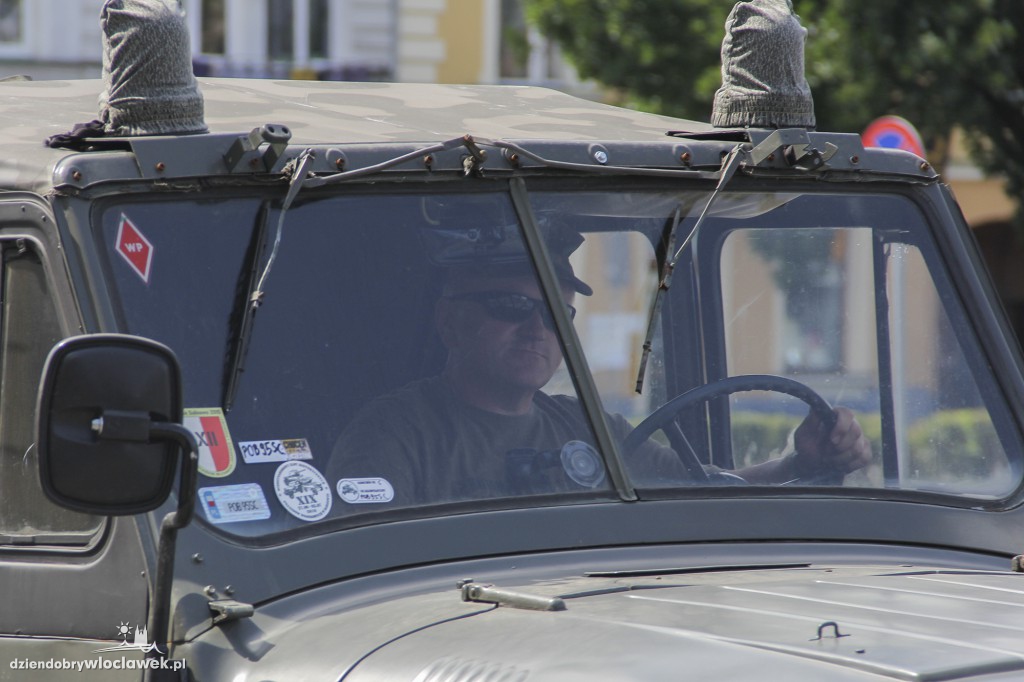 Parada pojazdów militarnych