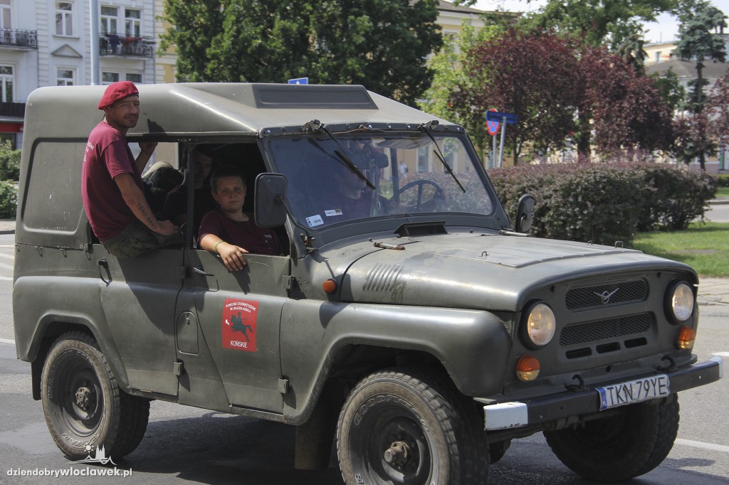 Parada pojazdów militarnych