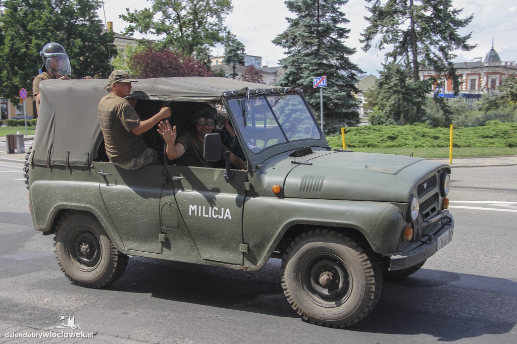 Parada pojazdów militarnych