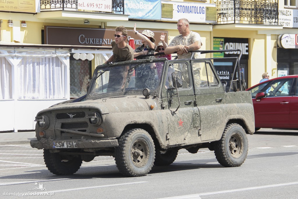 Parada pojazdów militarnych