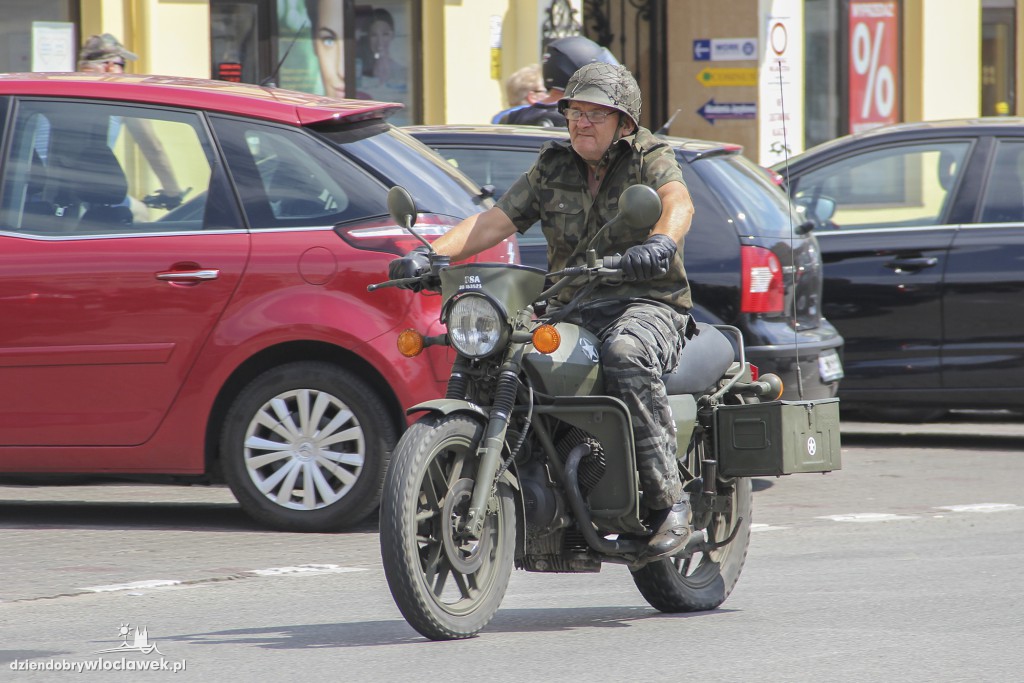 Parada pojazdów militarnych