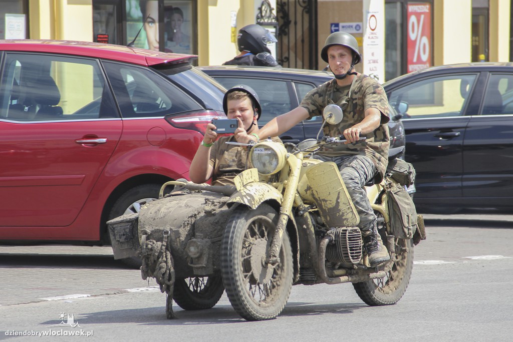 Parada pojazdów militarnych