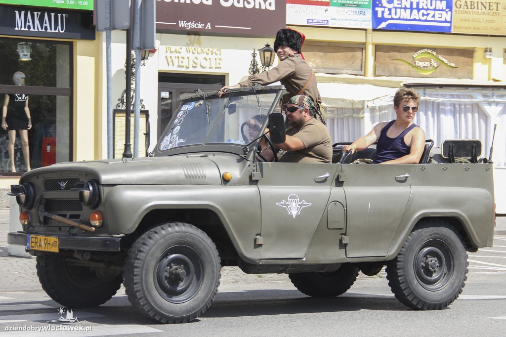 Parada pojazdów militarnych