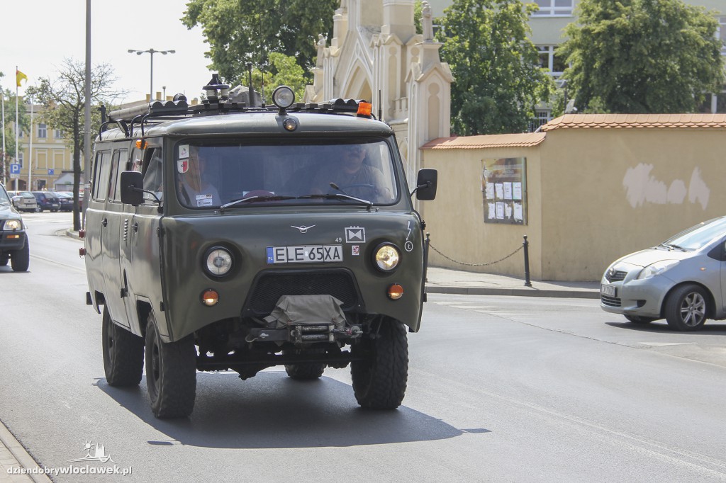 Parada pojazdów militarnych