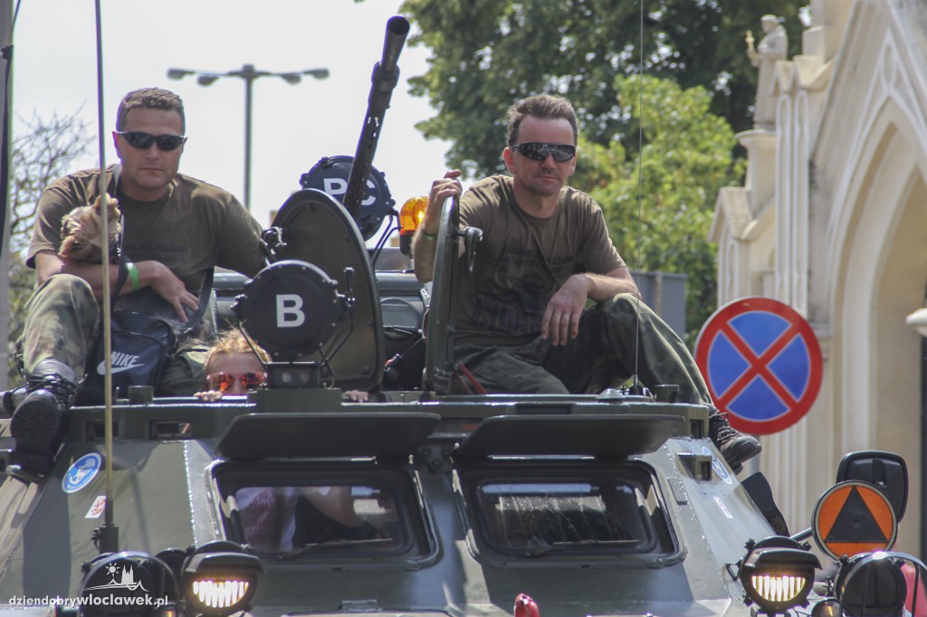 Parada pojazdów militarnych