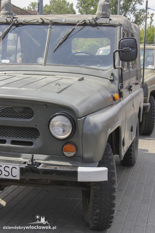 Parada pojazdów militarnych