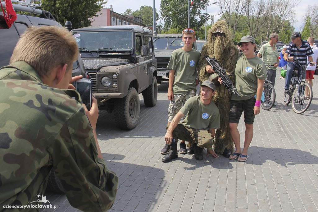Parada pojazdów militarnych