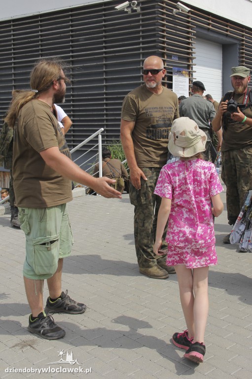Parada pojazdów militarnych