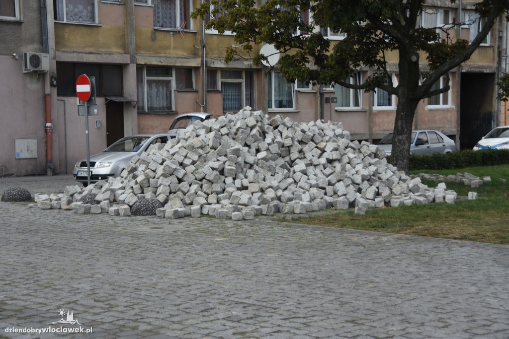 Budowa fontanny na Starym Rynku