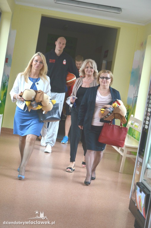Kadrowicze z wizytą u chorych dzieci